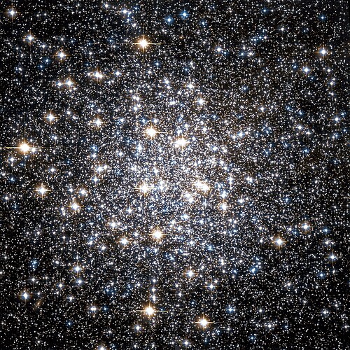 M10，球状星团，位于蛇夫座