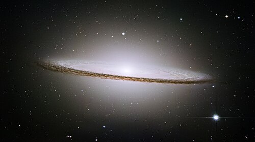 草帽星系 (M104) — 螺旋星系