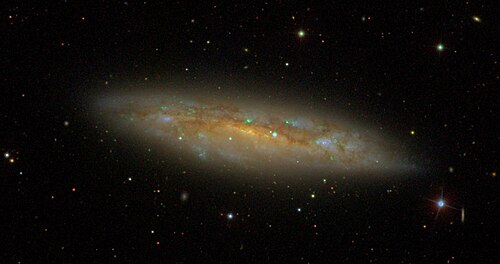M108，螺旋星系，位于大熊座