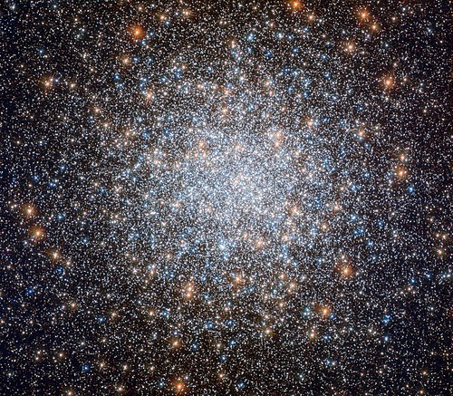 M3，球状星团，位于猎犬座