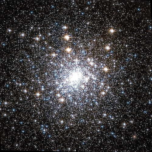 M30，球状星团，位于摩羯座