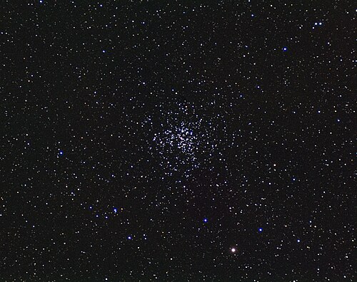 M37，疏散星团，位于御夫座