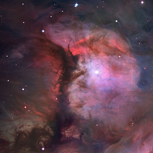 M43，发射星云(猎户座星云一部分)，位于猎户座