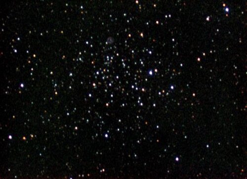 M46，疏散星团，位于船尾座
