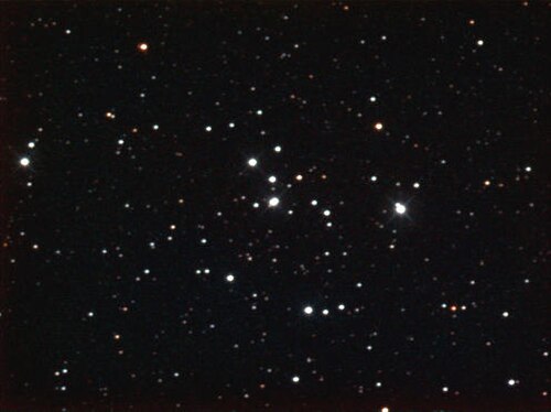 M47，疏散星团，位于船尾座