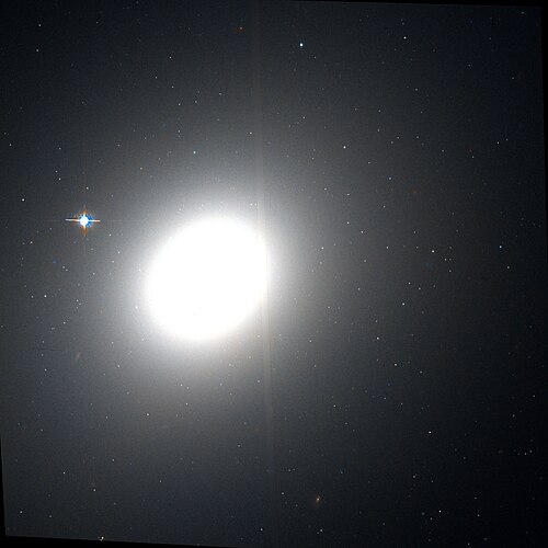 M49，椭圆星系，位于室女座