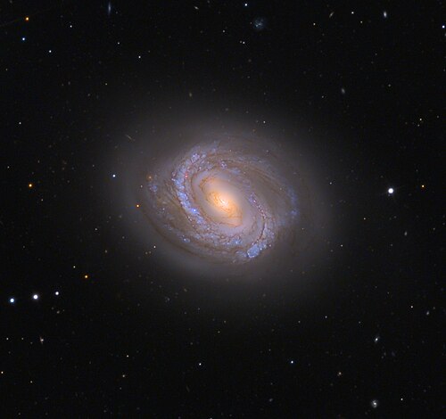 M58，棒旋星系，位于室女座