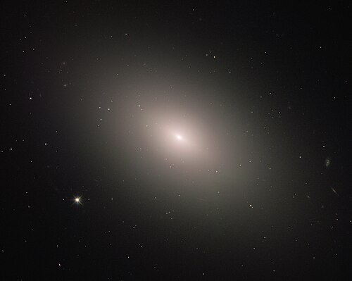 M59，椭圆星系，位于室女座