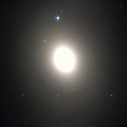 M85，透镜星系，位于后发座