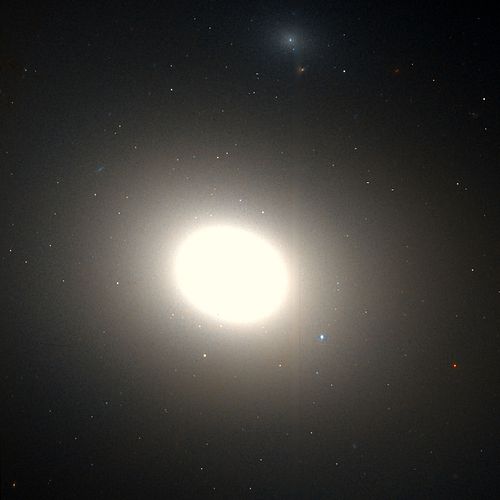 M86，透镜星系，位于室女座