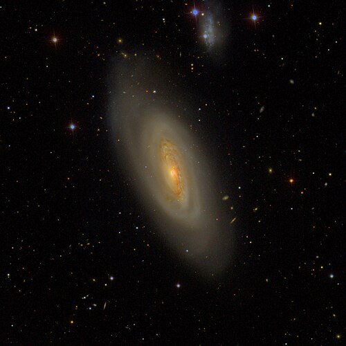 M90，螺旋星系，位于室女座