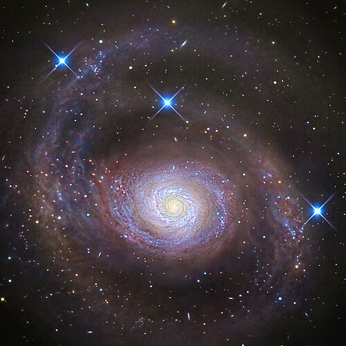 M94，螺旋星系，位于猎犬座