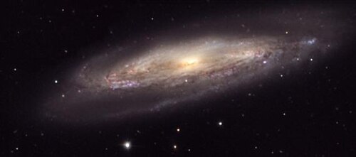 M98，螺旋星系，位于后发座